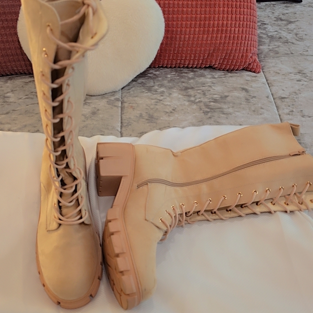 Stylish Tan Lace-Up Women's Boots - Picture 2 of 4
